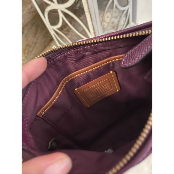 New coach leather crossbody - Picture 5 of 6